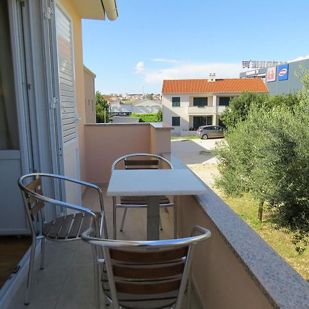 Apartment And Rooms Amenka Novalja Exterior photo