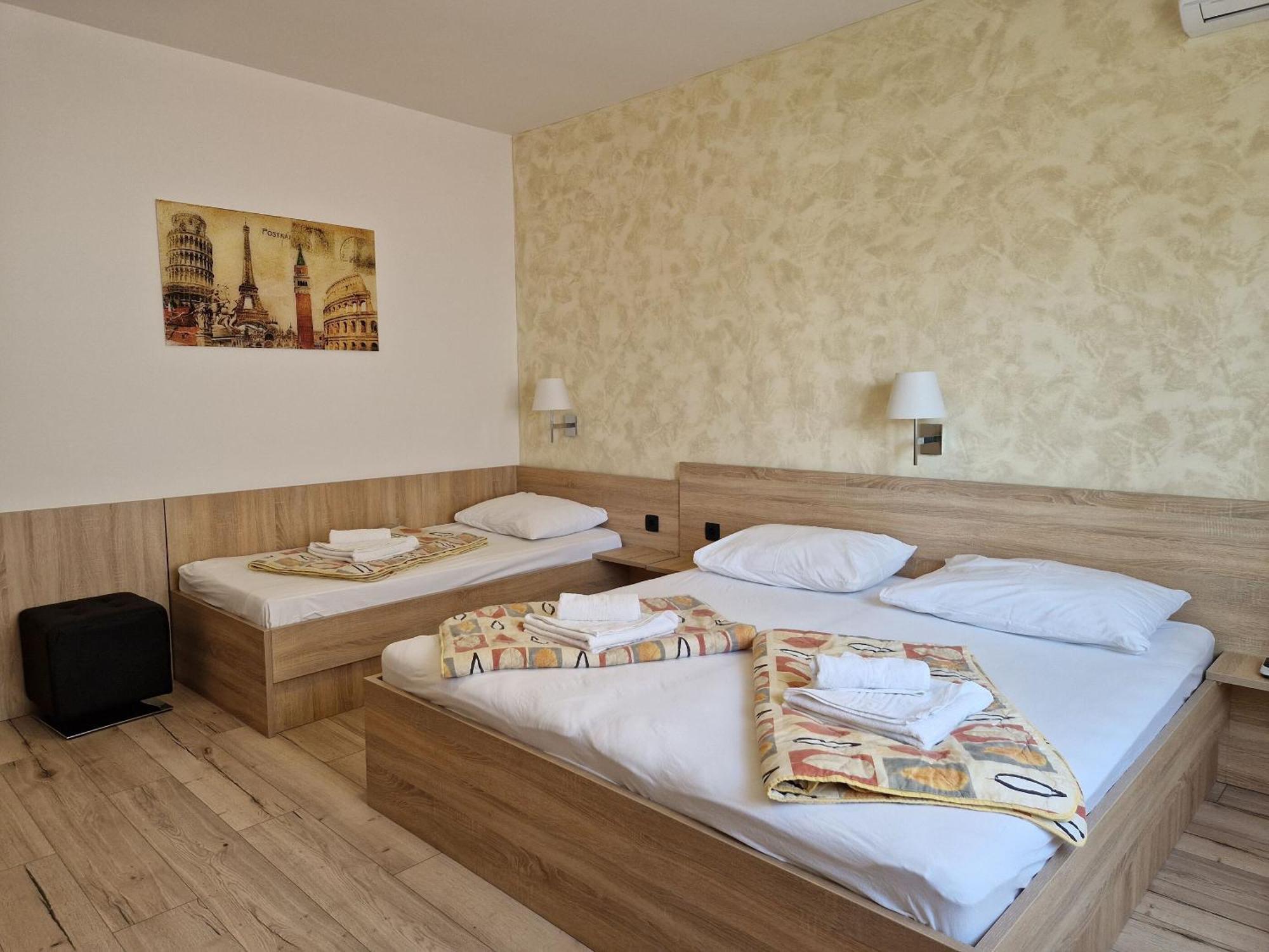 Apartment And Rooms Amenka Novalja Exterior photo