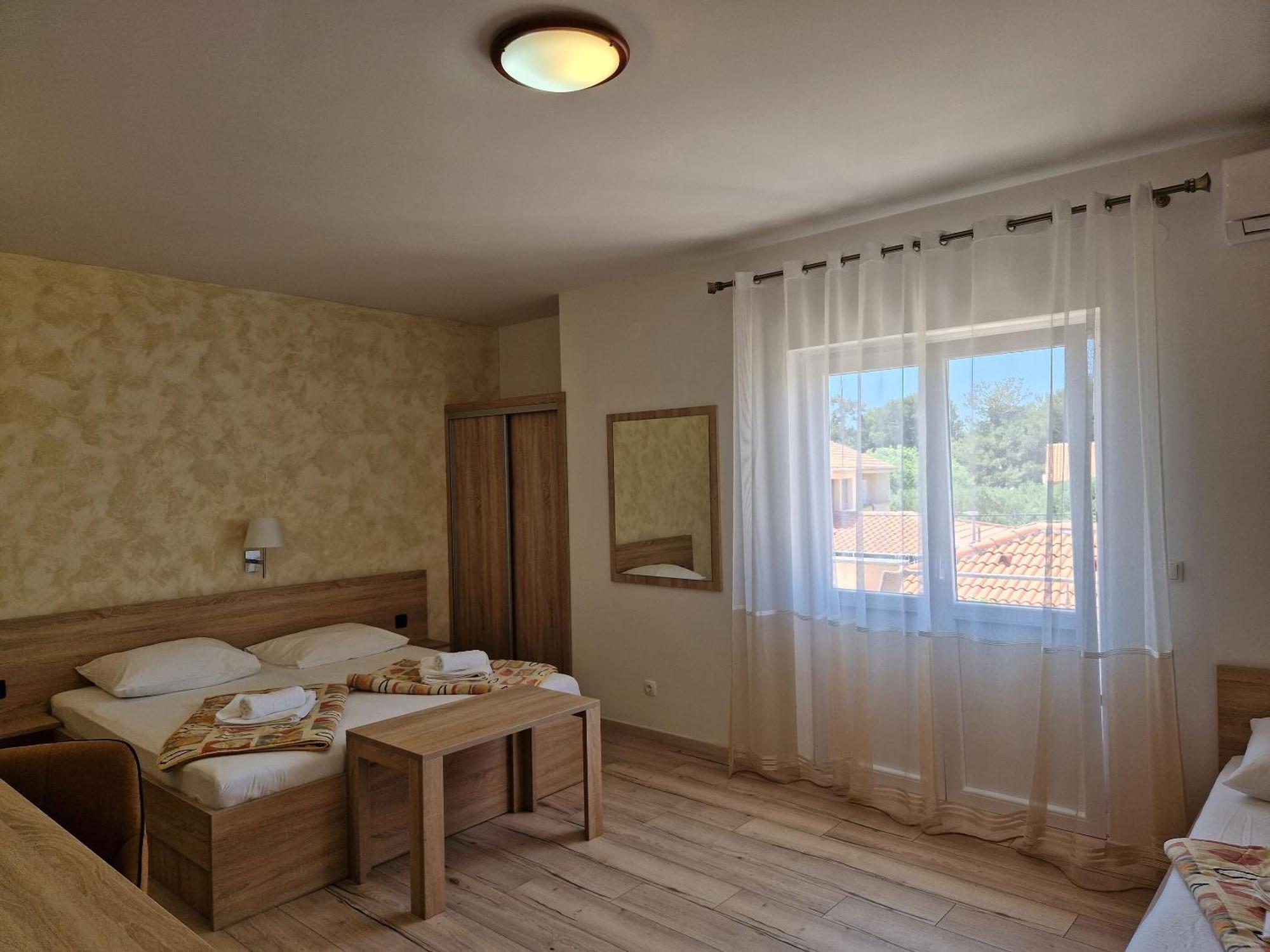 Apartment And Rooms Amenka Novalja Exterior photo