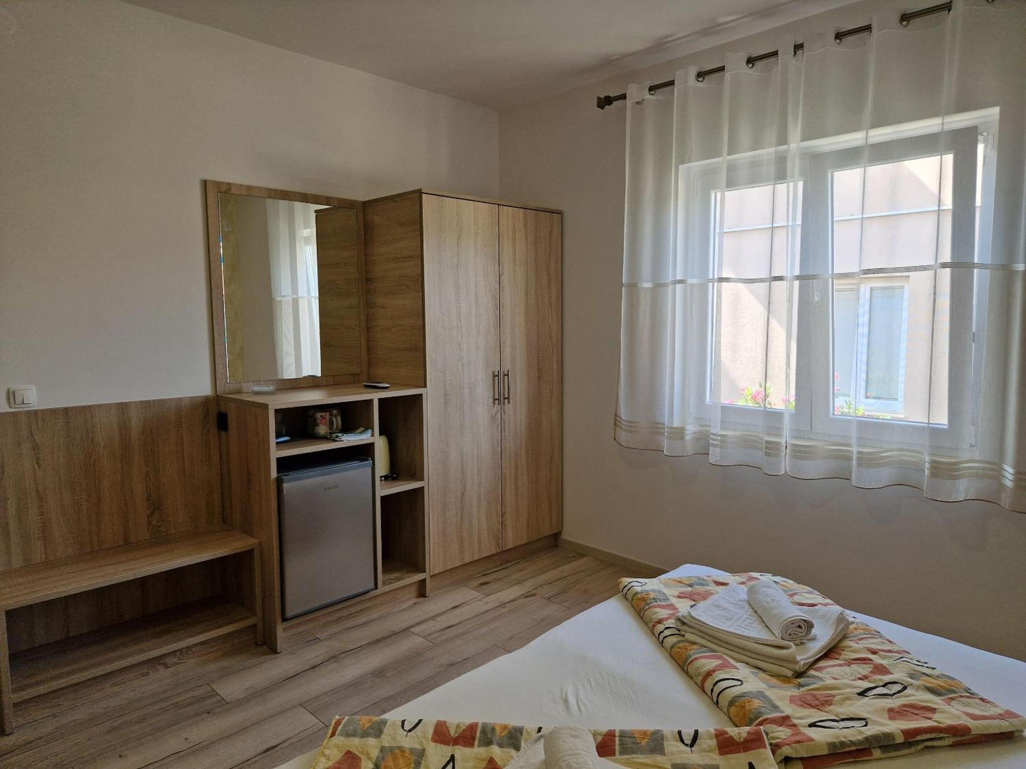 Apartment And Rooms Amenka Novalja Exterior photo