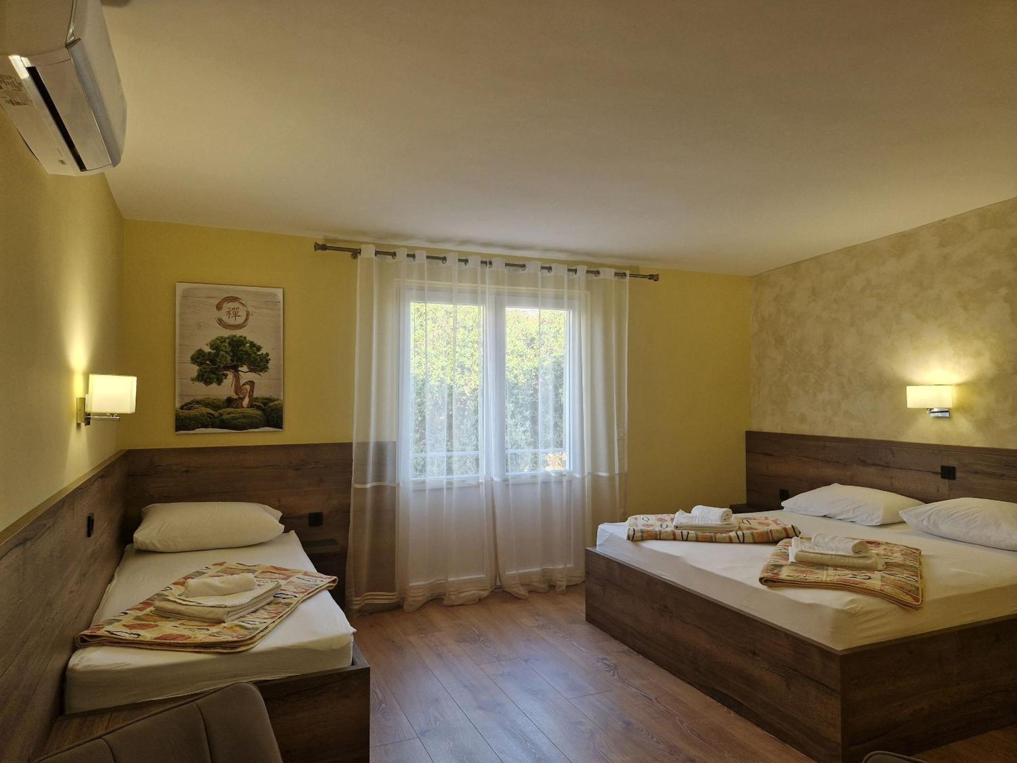 Apartment And Rooms Amenka Novalja Exterior photo