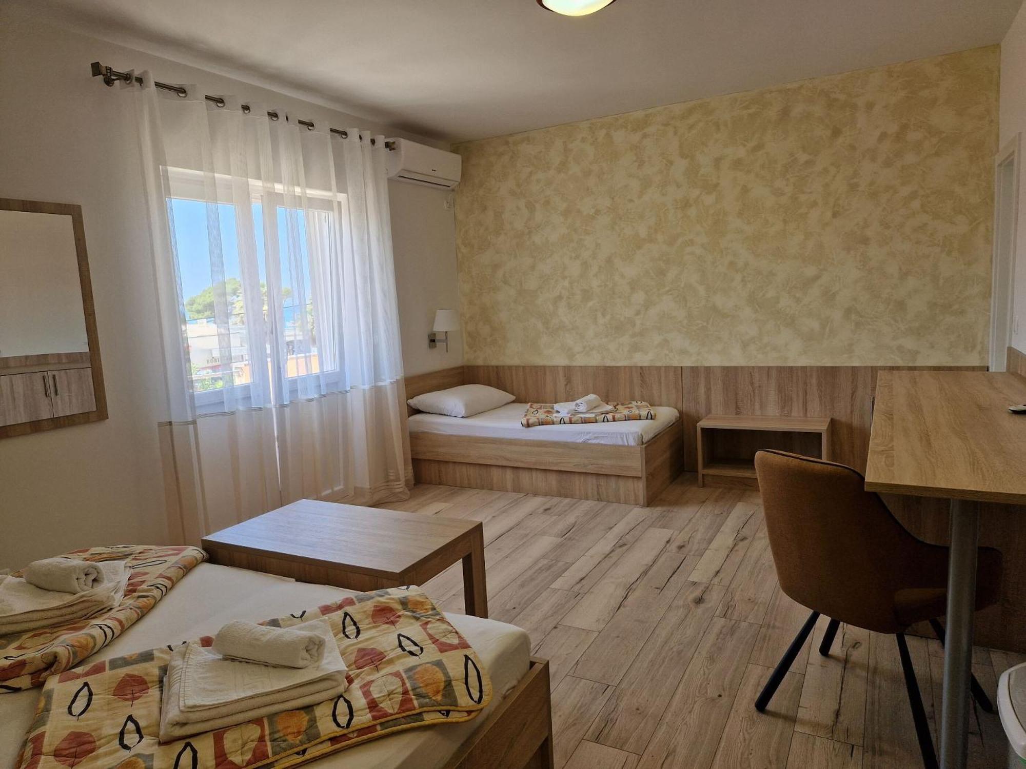 Apartment And Rooms Amenka Novalja Exterior photo