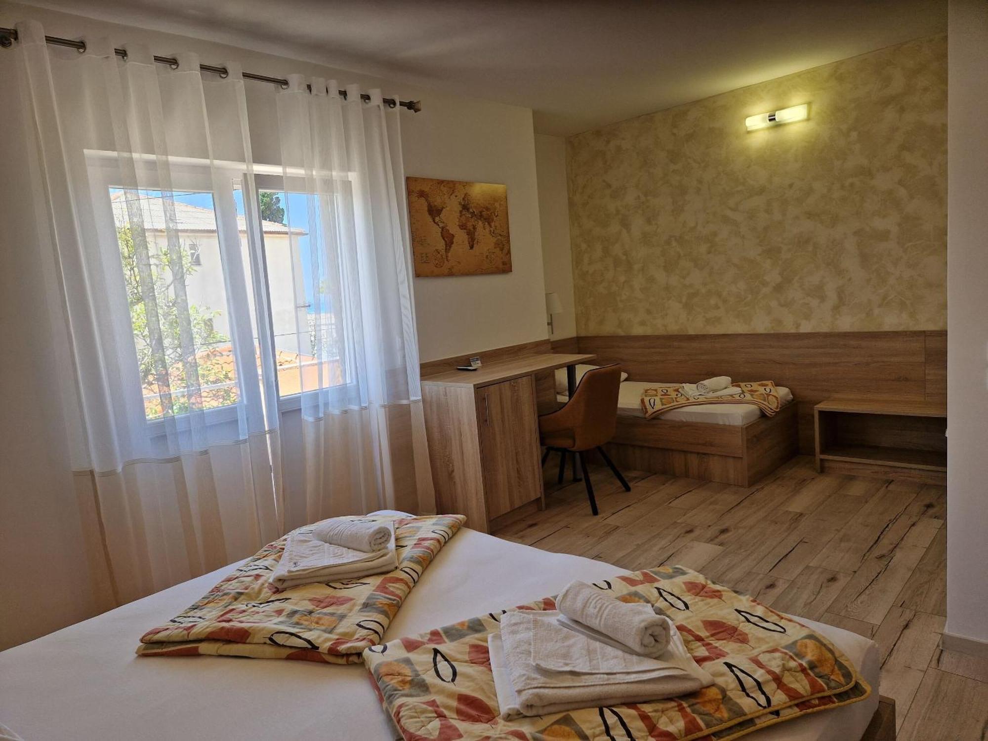 Apartment And Rooms Amenka Novalja Exterior photo