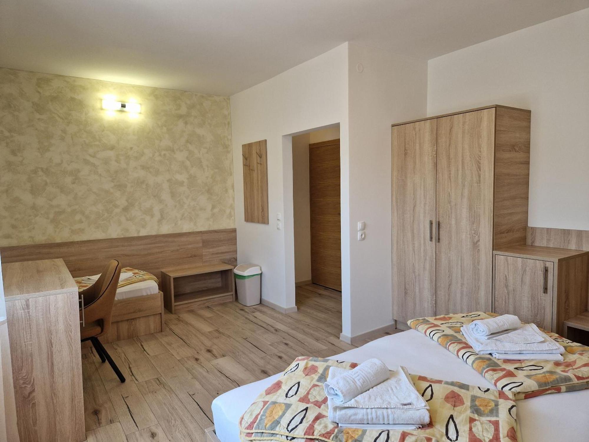 Apartment And Rooms Amenka Novalja Exterior photo