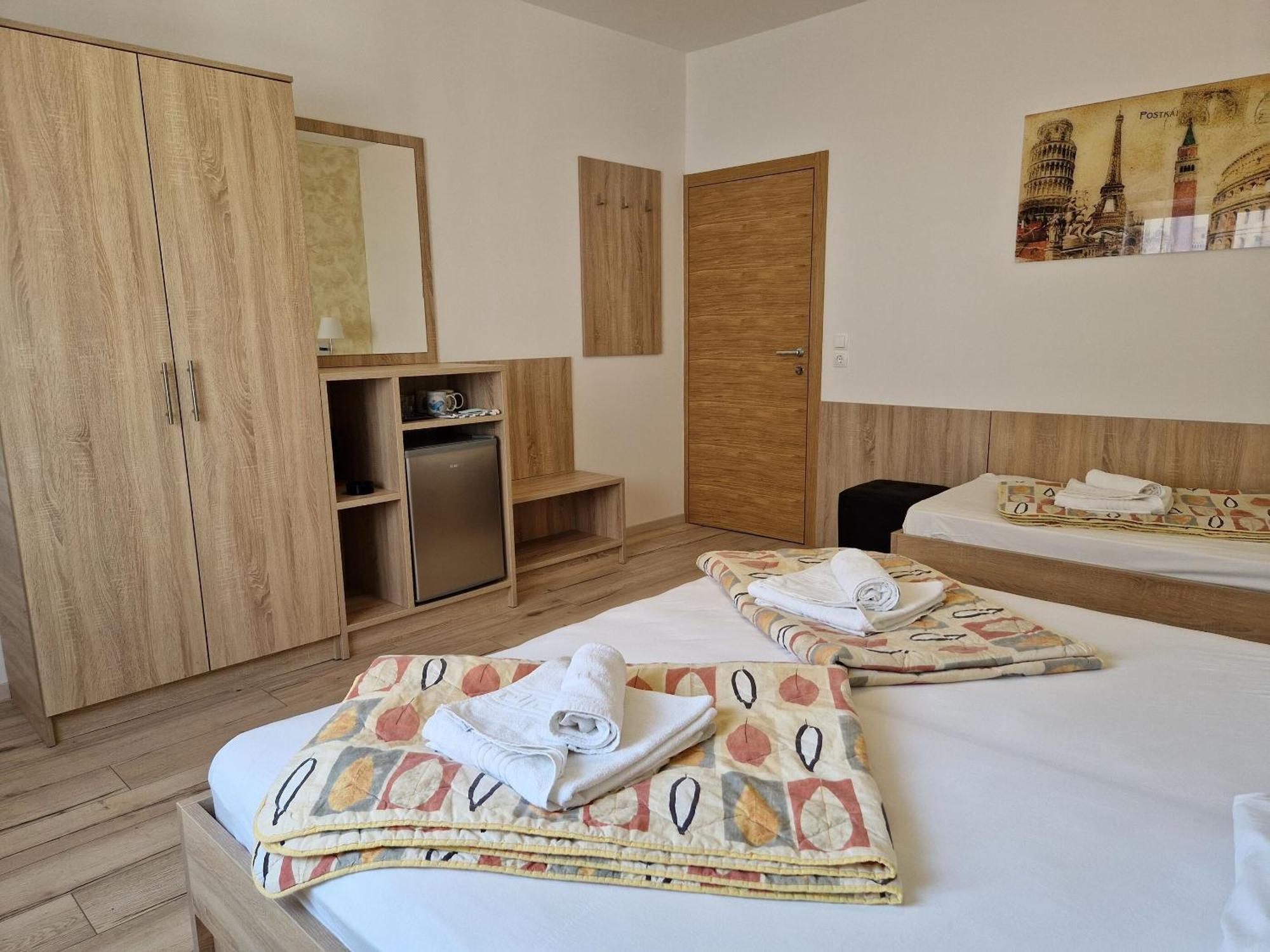 Apartment And Rooms Amenka Novalja Exterior photo
