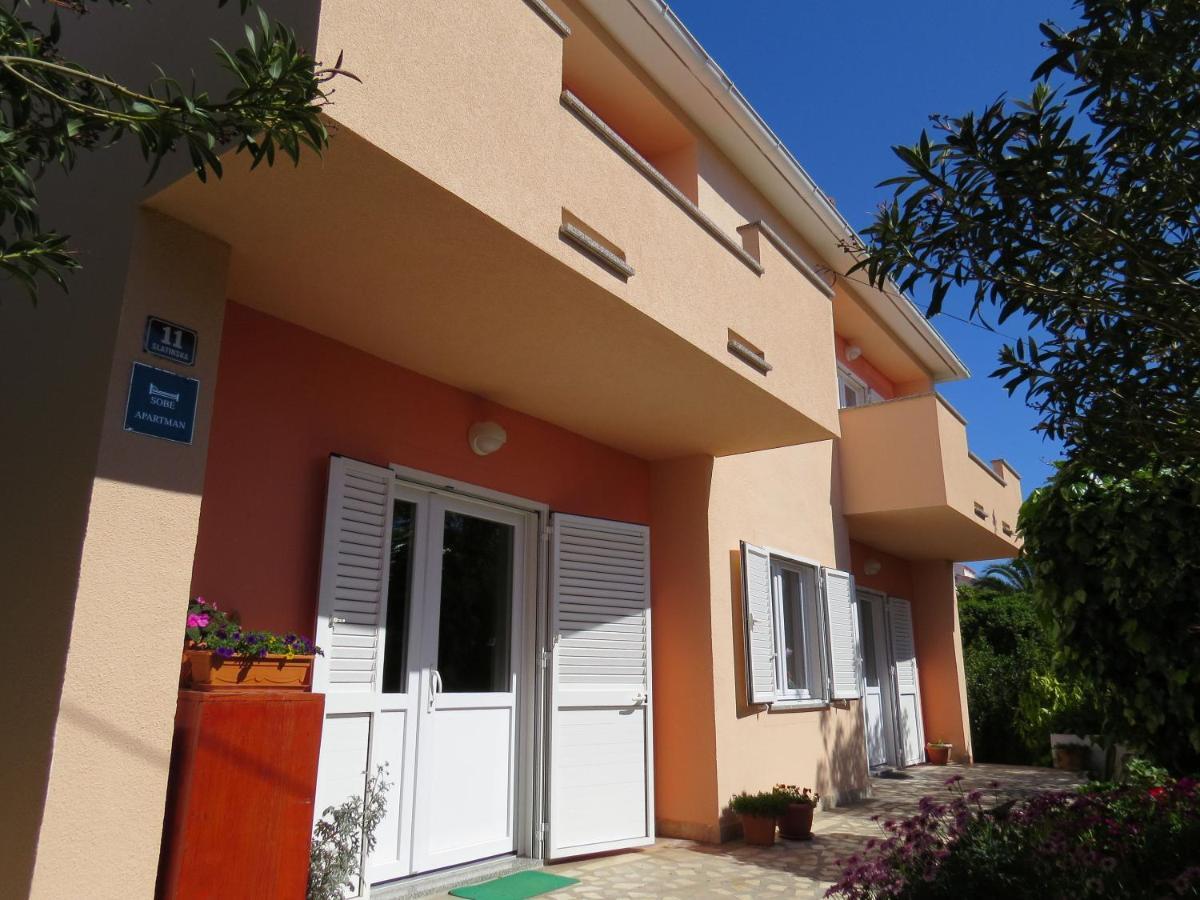 Apartment And Rooms Amenka Novalja Exterior photo